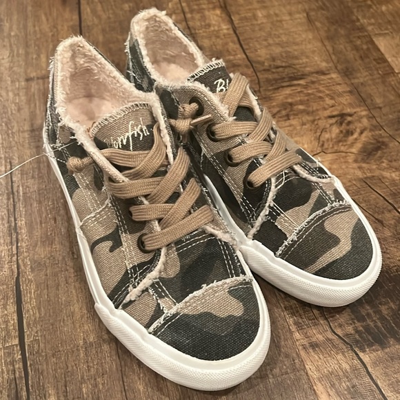 Blowfish Shoes - Blowfish camo Malibu new never worn size 6